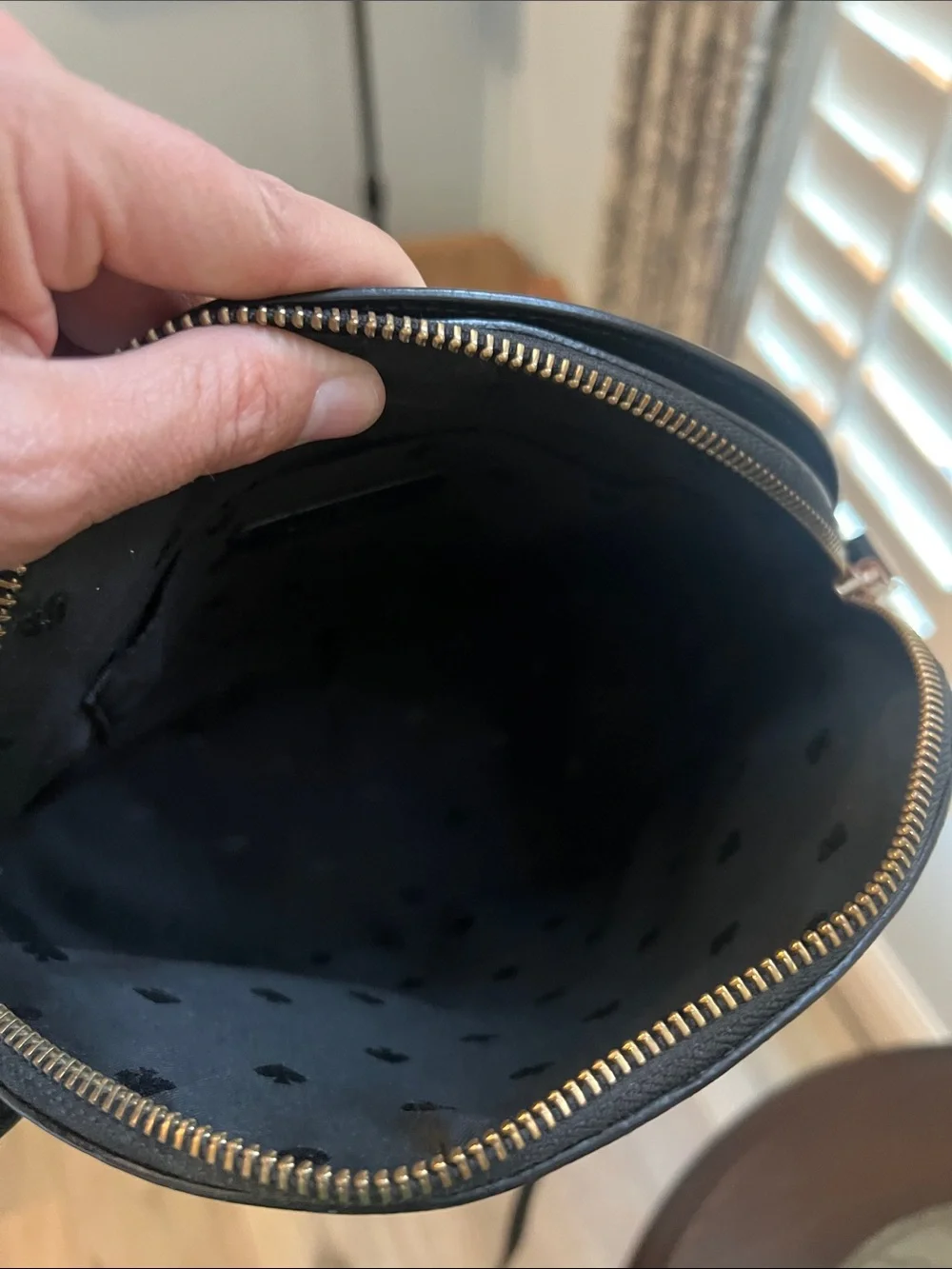 ♠️ Kate Spade, Black Pebbled Leather Dome Crossbody, EUC - Picture 6 of 10